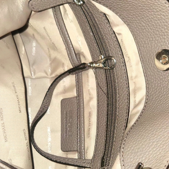 Michael Kors Jet Set Gray Shoulder Bag - Picture 8 of 8